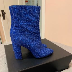 Saint Laurent
Lou Glitter Sprinkled ankle boots